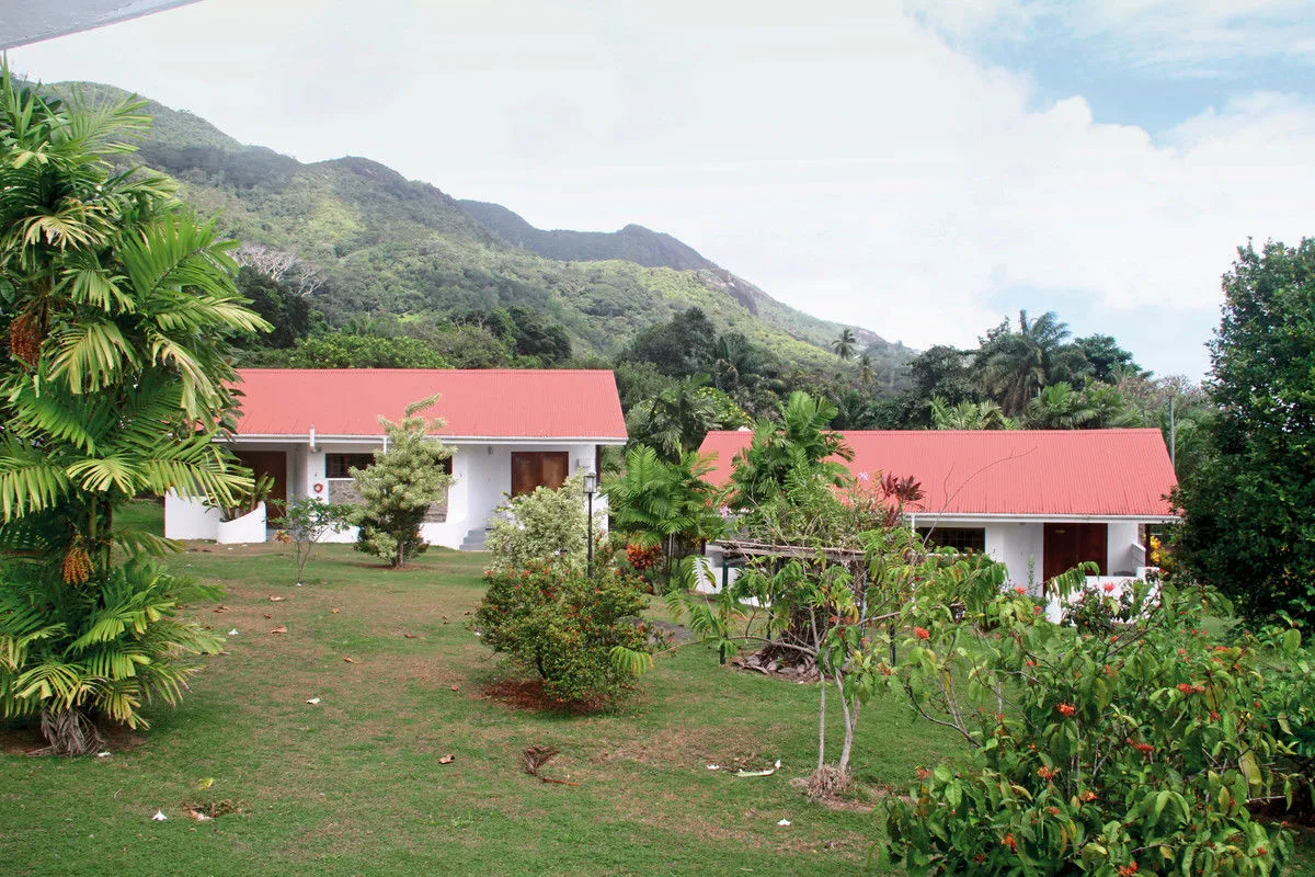 Zunanjost bungalovov Daniella's Bungalows s tropskim vrtom