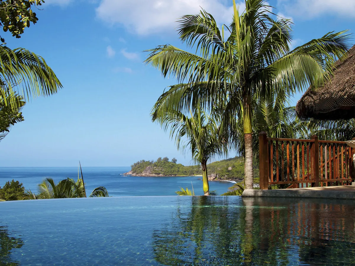 Infinity bazen s pogledom na ocean v Valmer Resortu